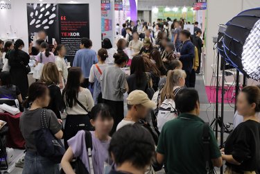 会場の様子(立ち商談）