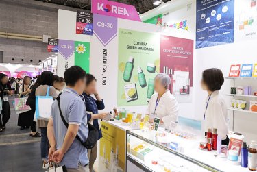 会場の様子（タッチアップ）